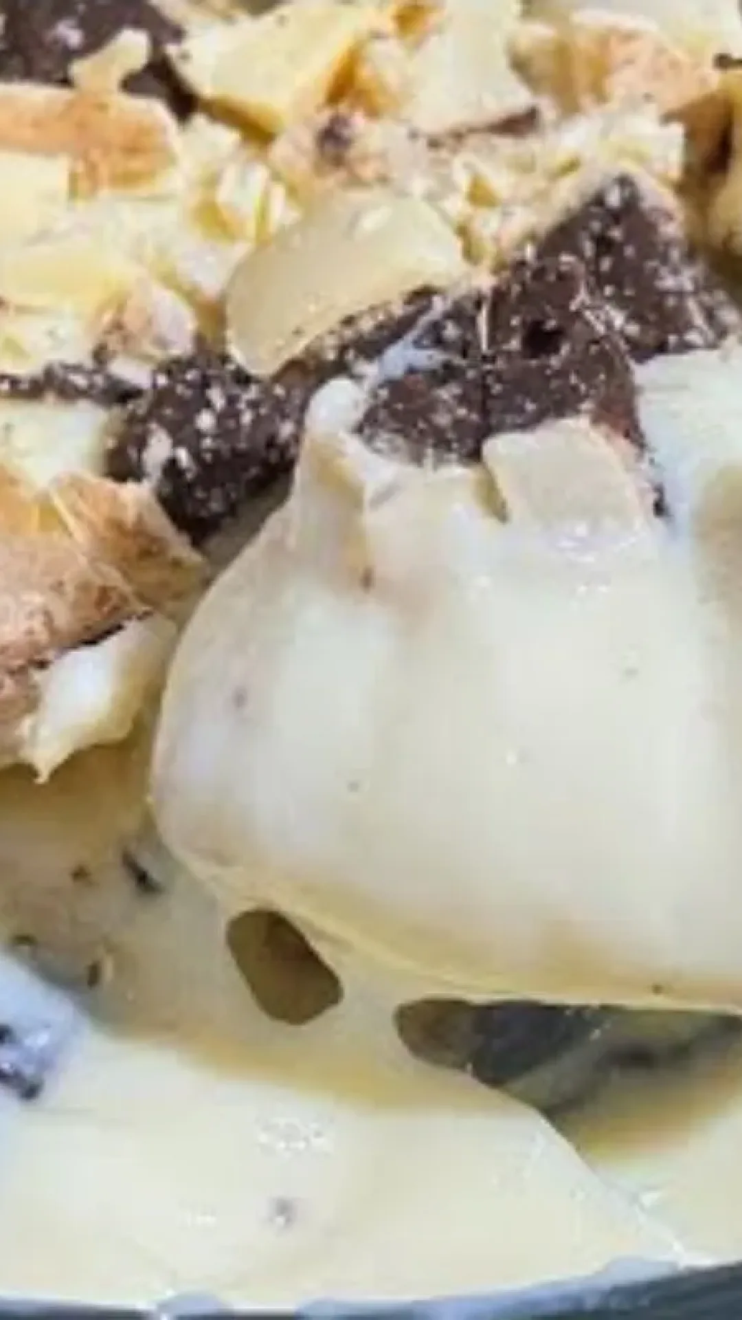 Sobremesa de limão com sonho de valsa: uma delícia que combina mousse cremosa com bombom