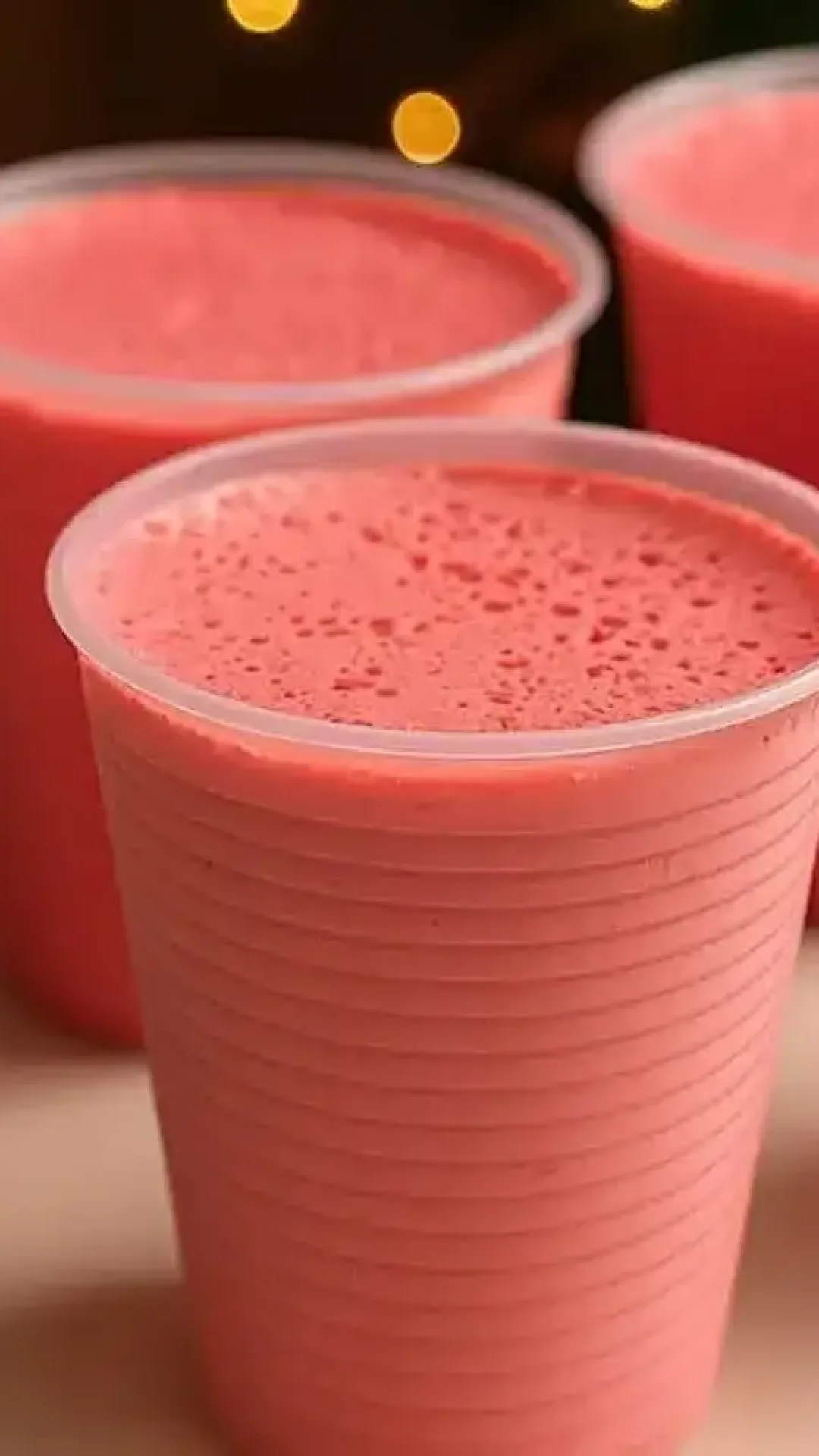 Sobremesa de morango batida no liquidificador, um doce incrível que fica pronto em minutos