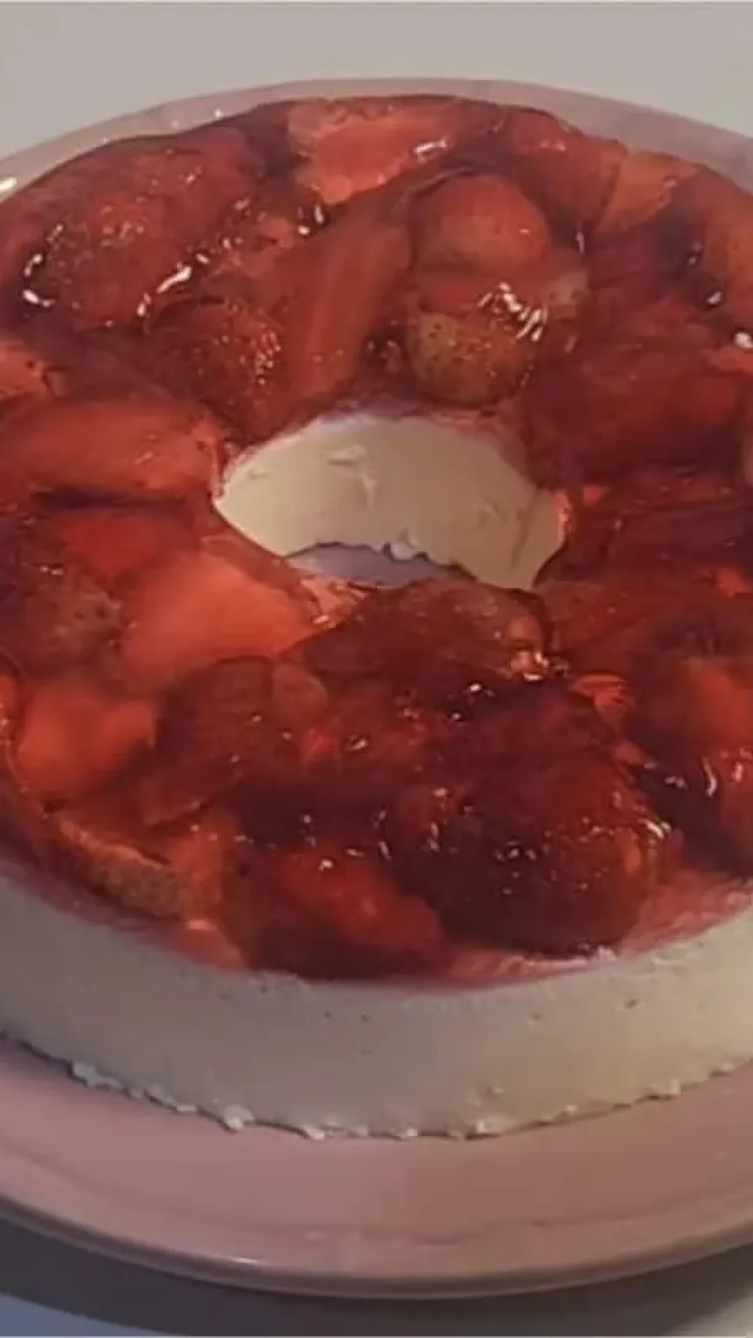 Sobremesa de morango com receita prática para refrescar a sua comemoração de ano novo