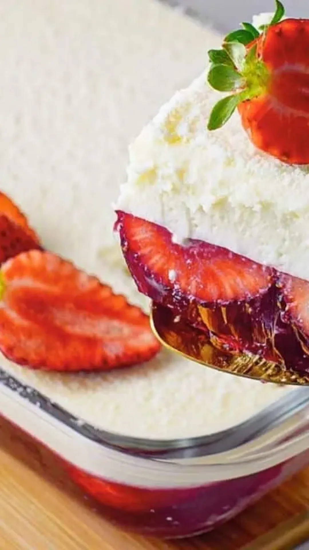 Sobremesa de morango: faça hoje, morango e Leite Ninho, sobremesa super cremosa e linda para o Natal