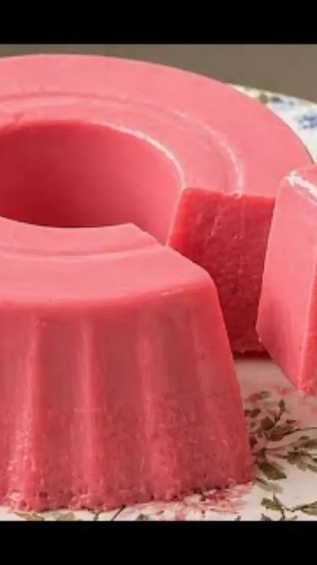 Sobremesa de morango feita no liquidificador, que não vai ao fogo e fica incrivelmente cremosa