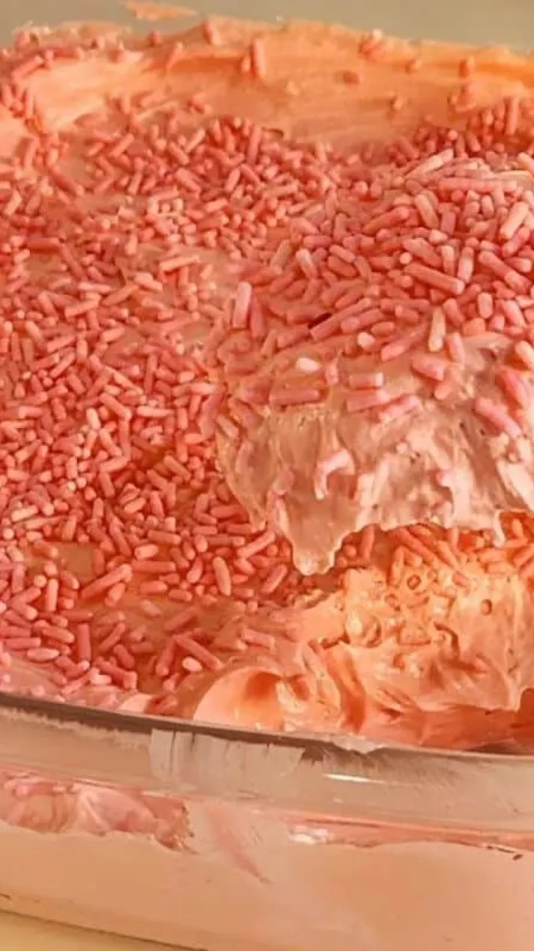 Sobremesa de morango rápida e fácil que fica pronta num instante para sua ceia de Natal