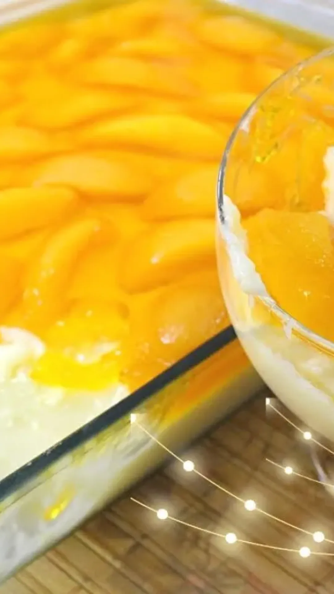 Sobremesa de pêssego geladinha e deliciosa para servir depois do almoço