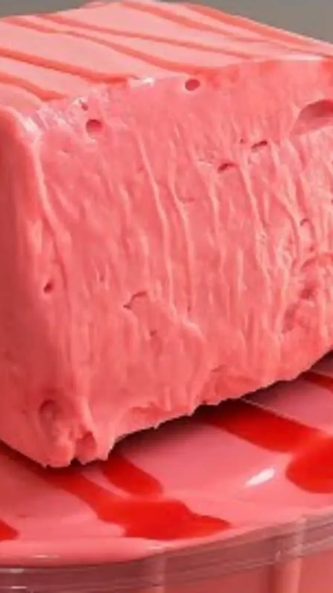 Sobremesa delícia de morango: super cremosona, rápida e fácil de fazer nesse calorão