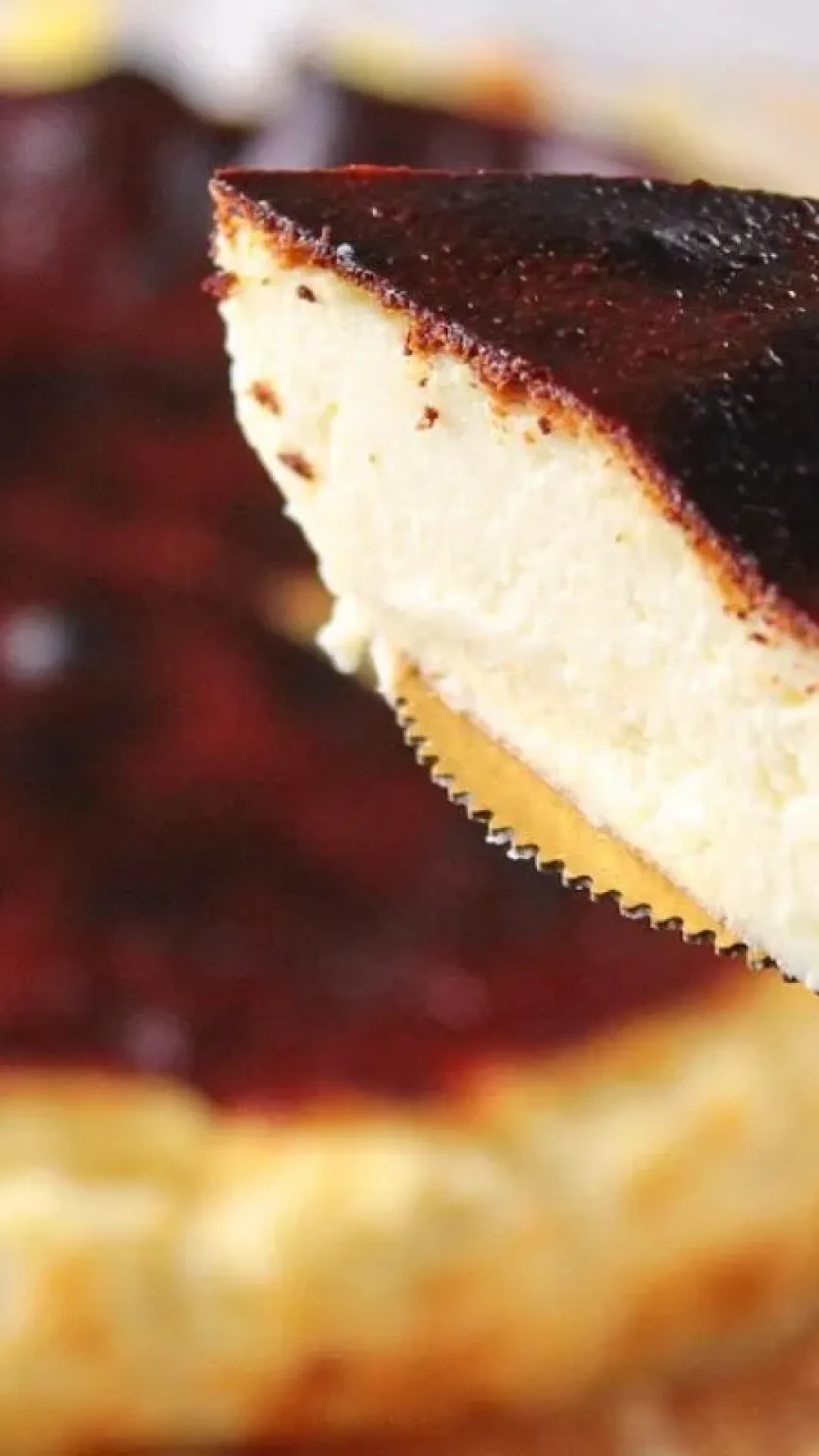 Sobremesa fácil tipo cheesecake basco, que fica incrivelmente cremosa e vai surpreender a todos