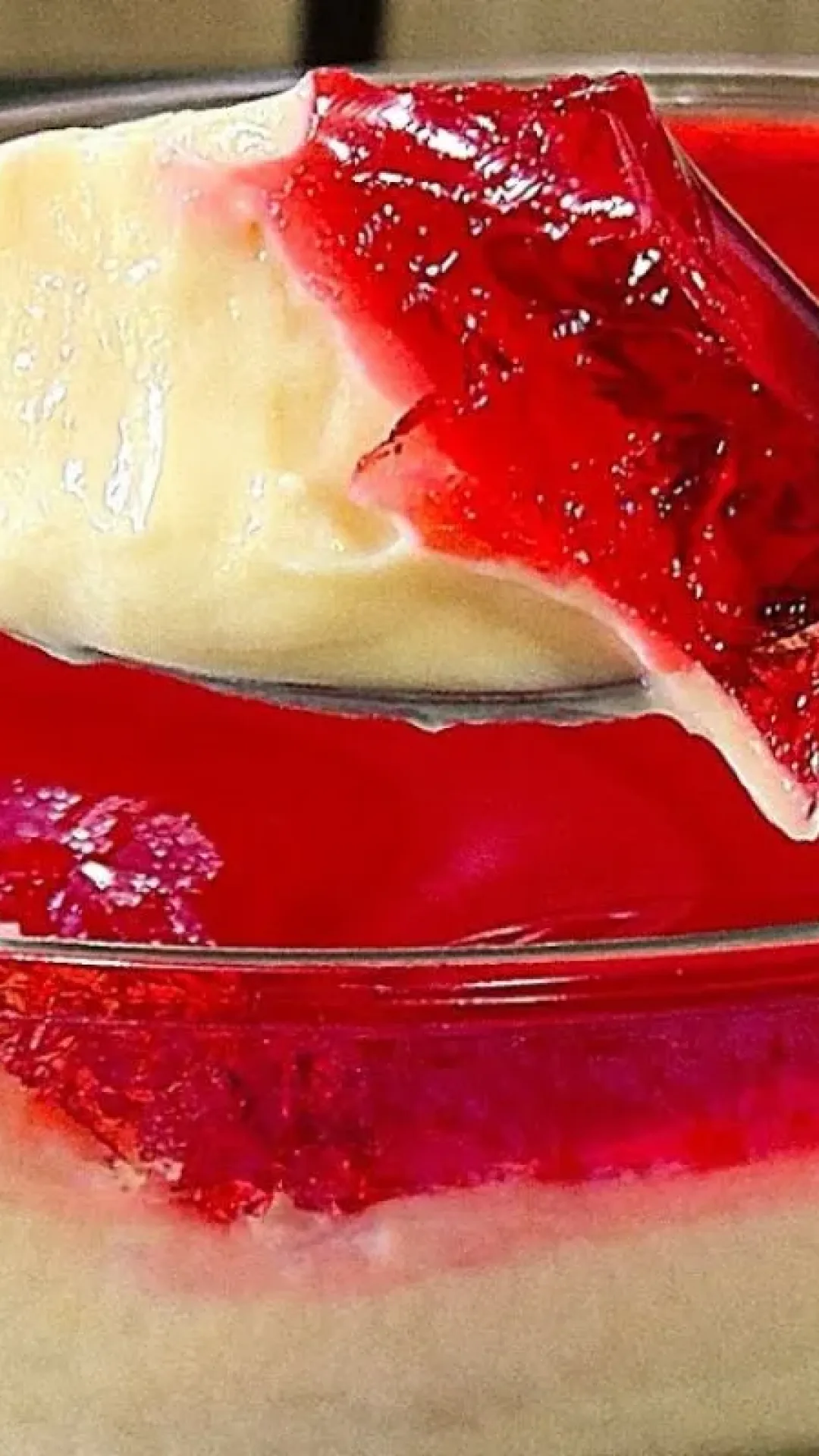 Sobremesa sonho cor de rosa muito saborosa e delicada, com aquele gostinho incrível de infância