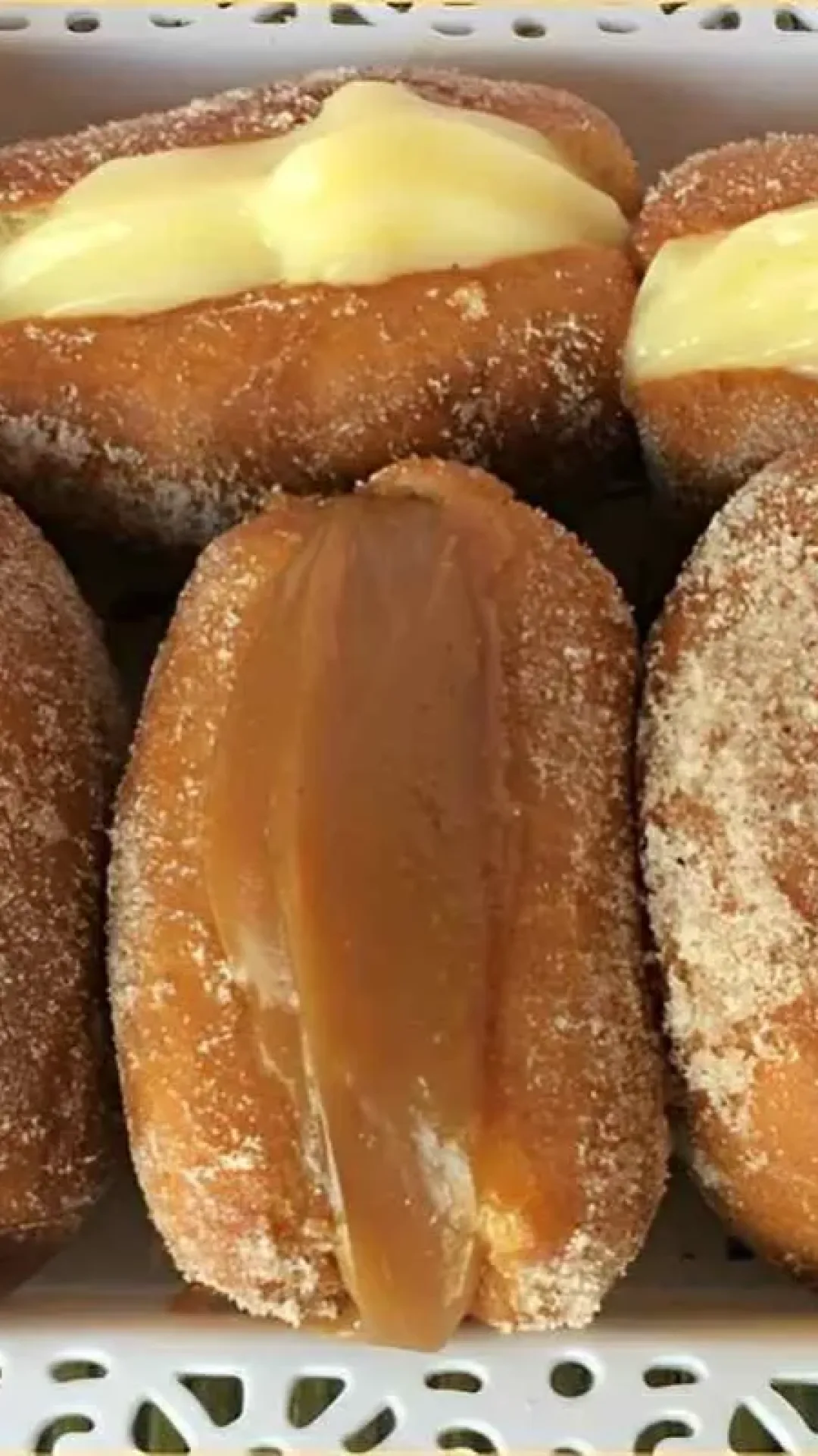 Sonho de bisnaguinha recheado muito fácil de fazer para o lanche