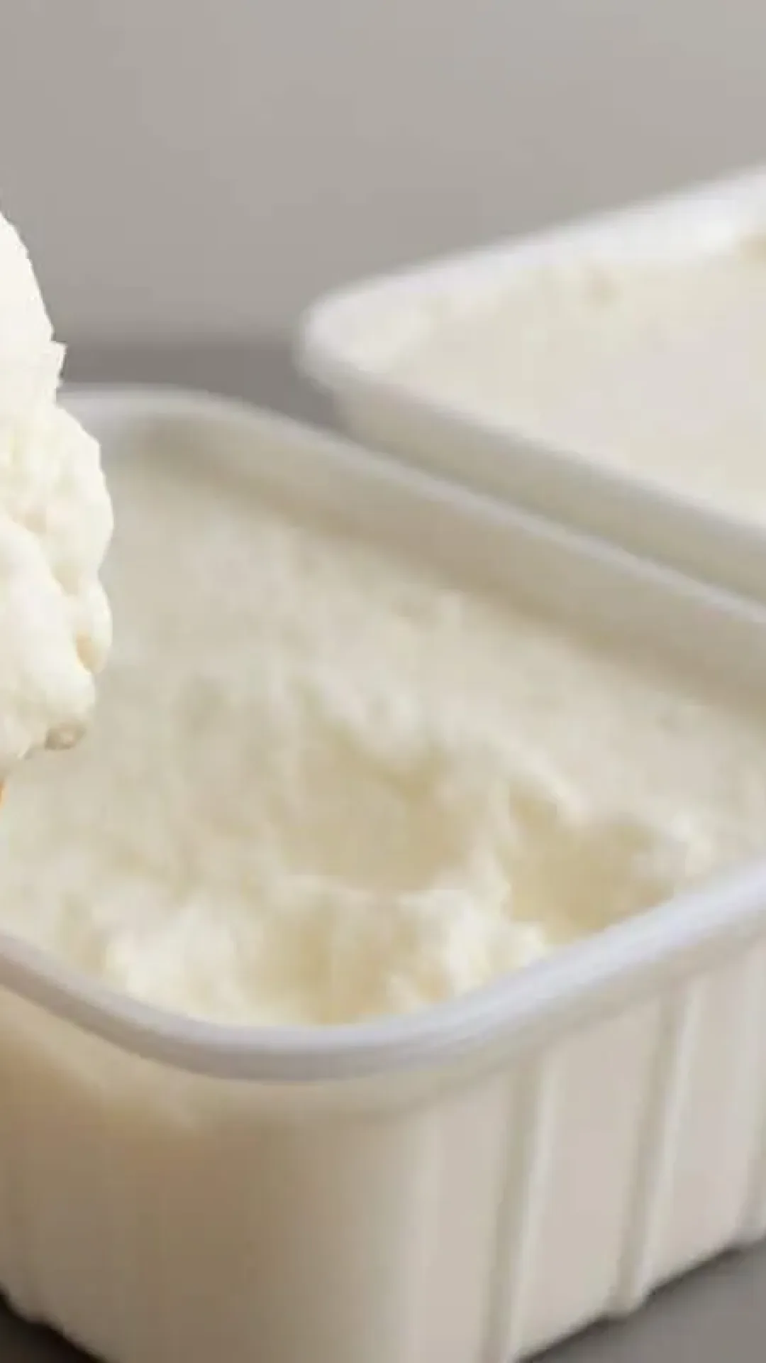 Sorvete caseiro cremoso que rende bastante, receita fácil para o calor