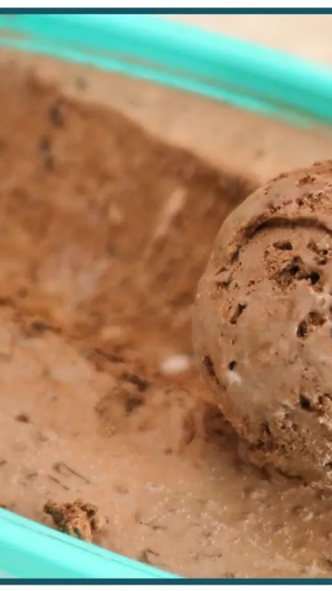Sorvete de chocolate caseiro com apenas 3 ingredientes muito cremoso e refrescante