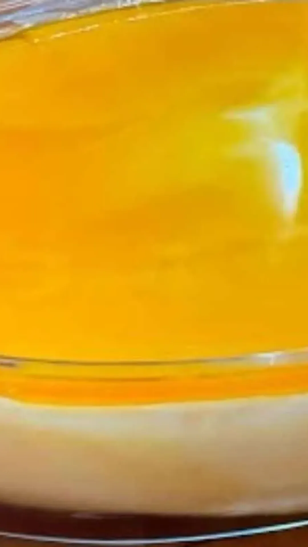 Sorvete de pudim totalmente irresistível e geladinho, perfeito para a sobremesa da família