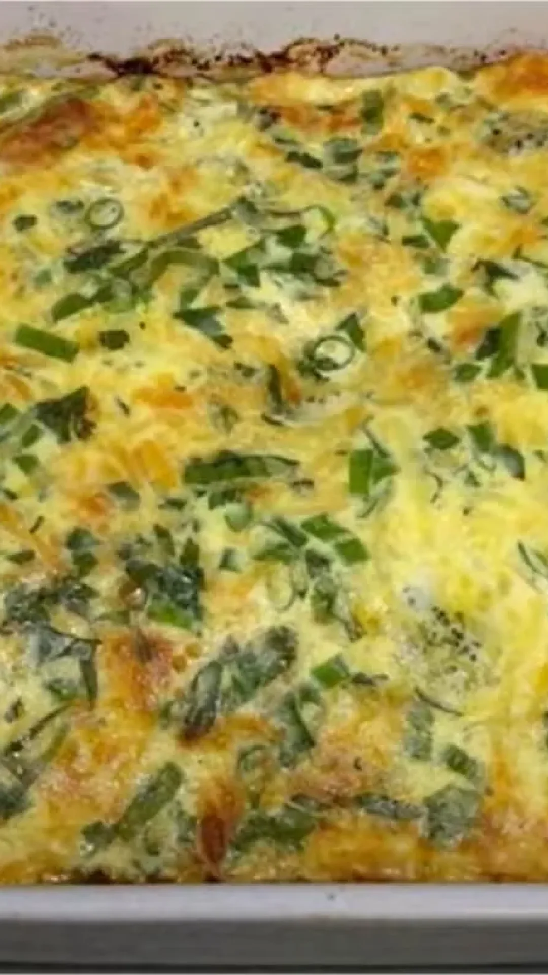 Suflê de brócolis com queijo e bacon muito cremoso e cheio de sabor
