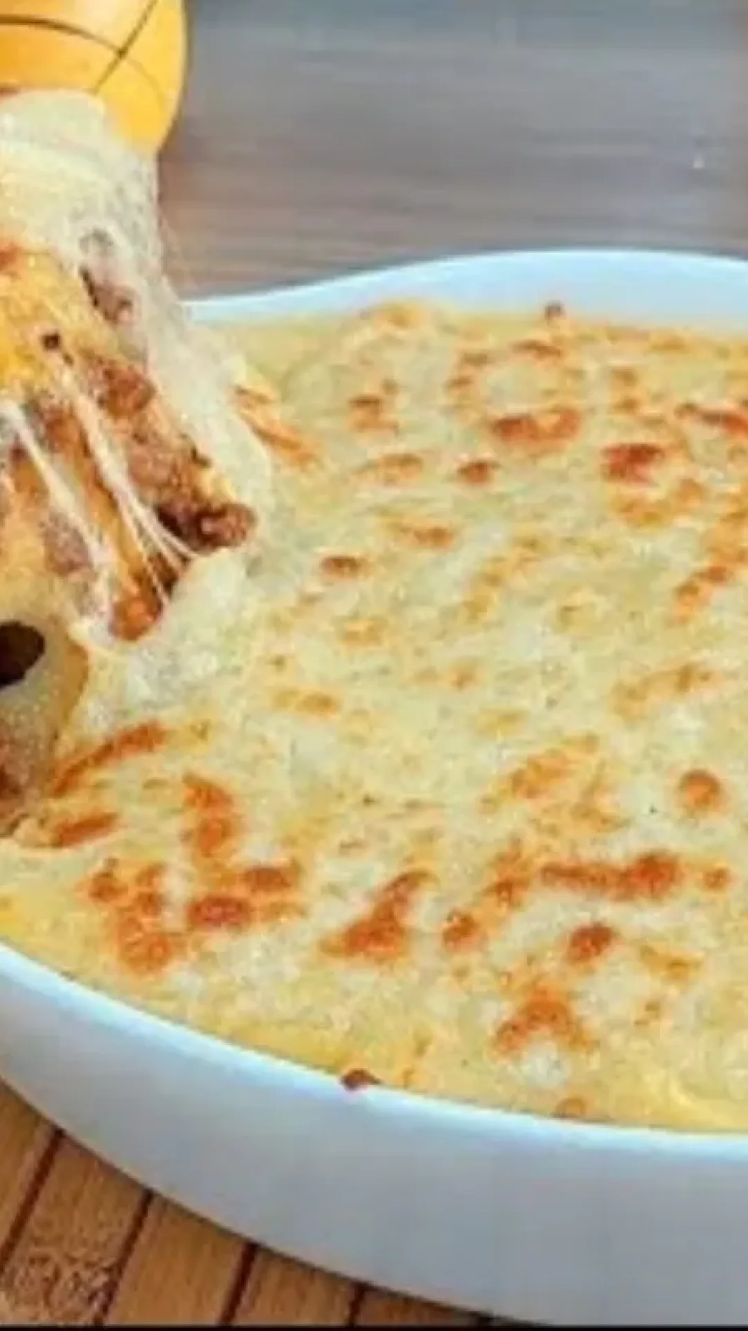 Surpreenda todo mundo no seu almoço com essa polenta recheada maravilhosa e fácil de fazer
