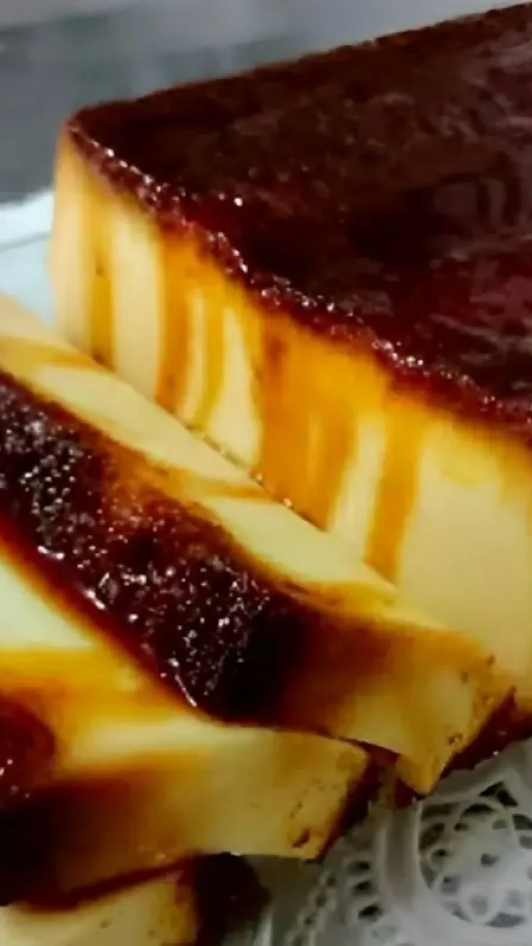 Tinha pão velho em casa e preparei um delicioso pudim de pão gastando pouco e ficou uma delícia