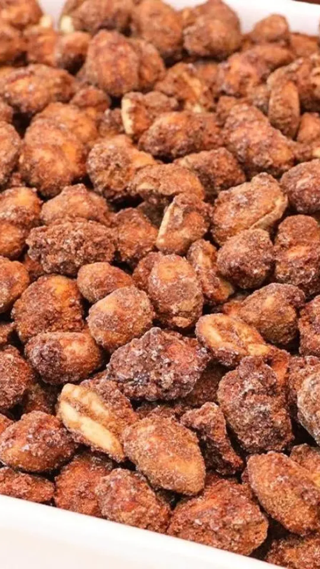 Toda festa junina que vou sempre como um monte desse amendoim doce delicioso