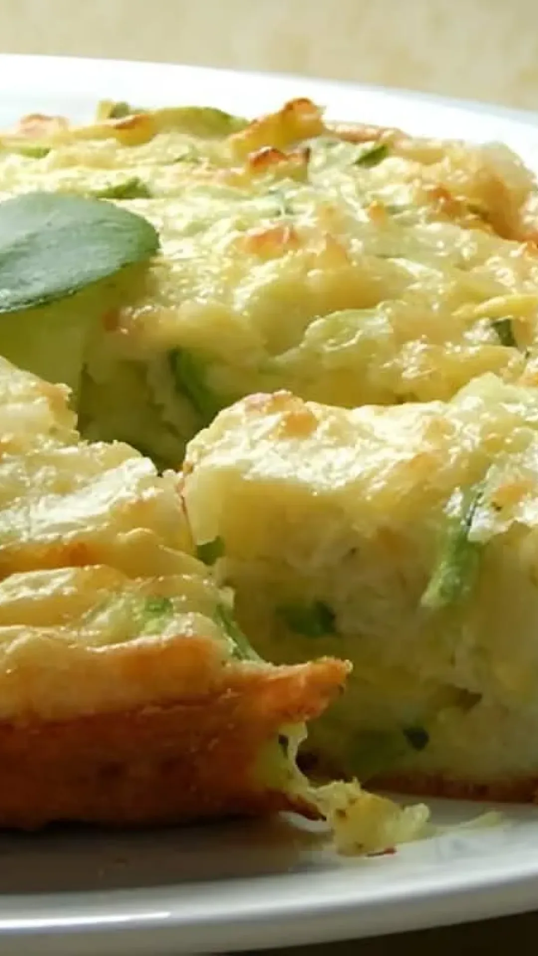 Torta de abobrinha cremosa muito fácil é só misturar os ingredientes com uma colher e assar