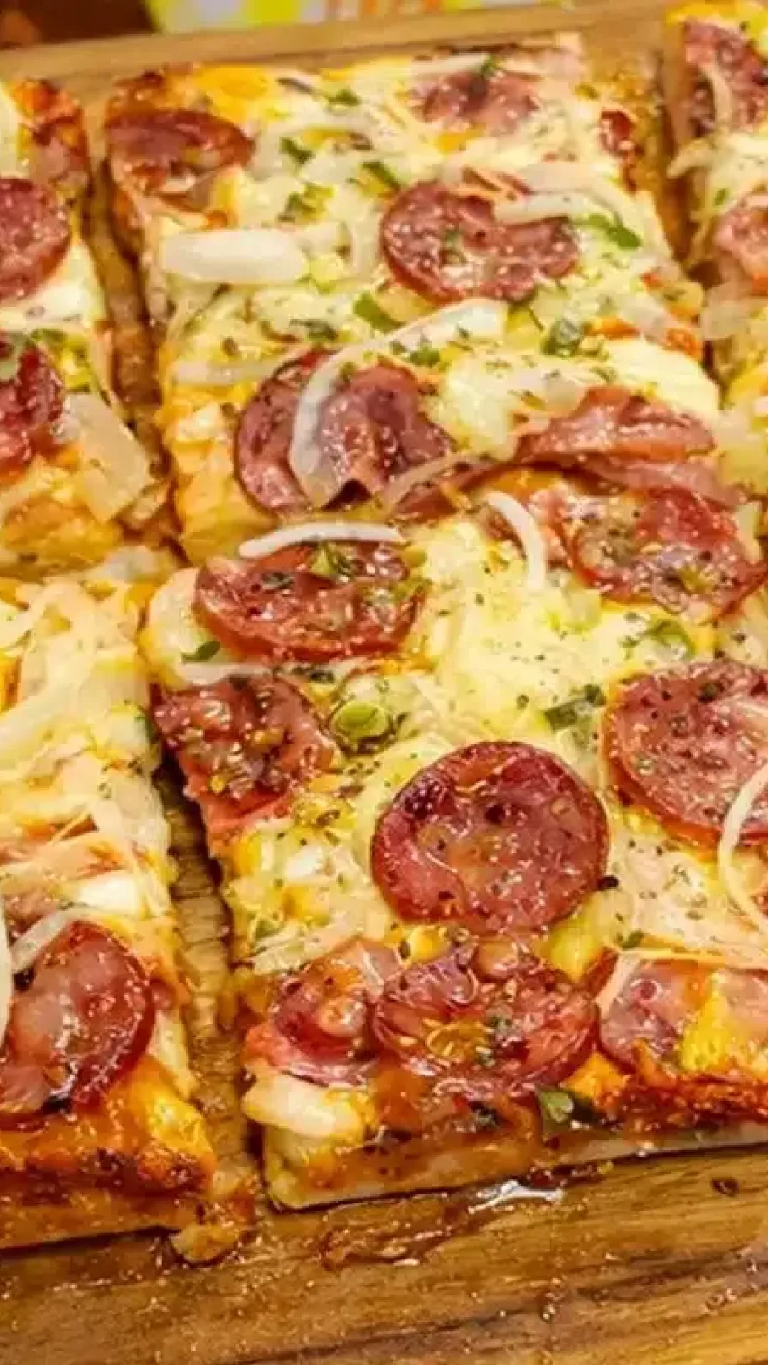 Torta de calabresa acebolada com queijo, feita no liquidificador de um jeito econômico e delicioso