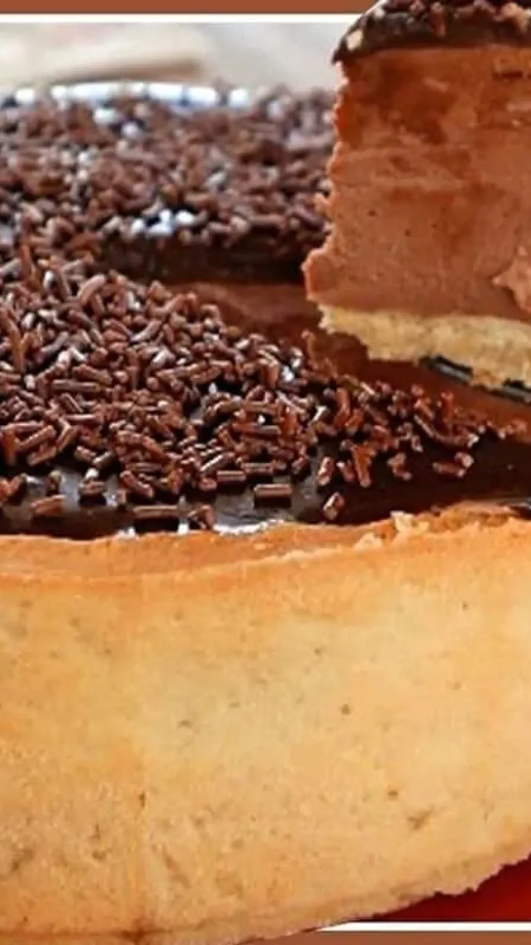 Torta de chocolate cremosa feita com poucos ingredientes fácil de preparar e irresistível