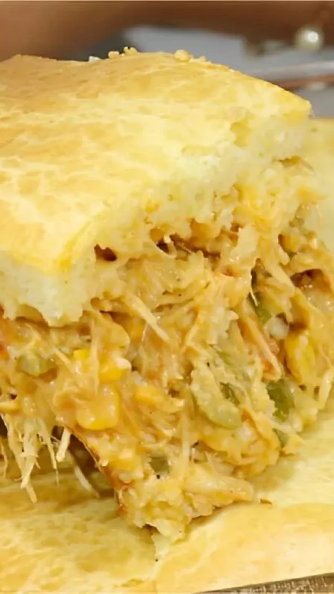 Torta de frango com massa que derrete na boca bem recheada e cremosa uma delícia