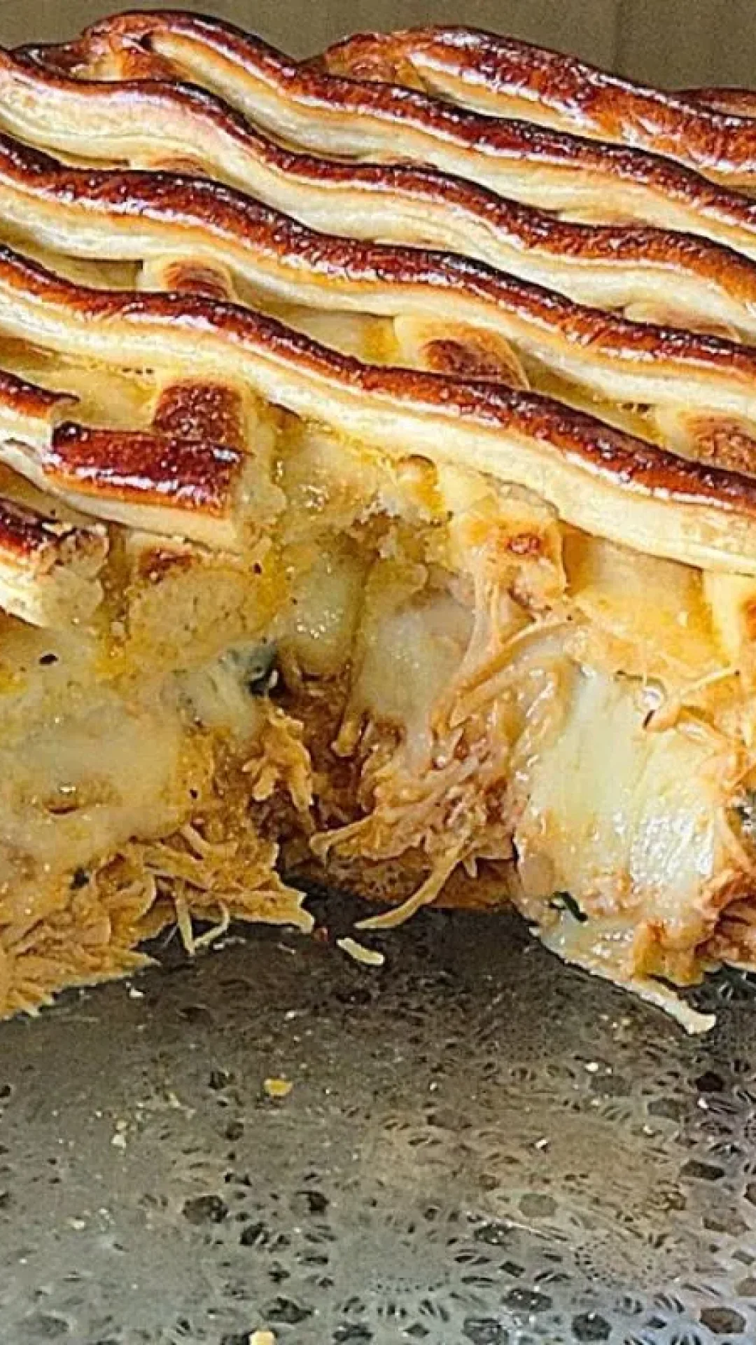 Torta de frango com requeijão: a receita de massa macia e muito saborosa que garante seu lanche