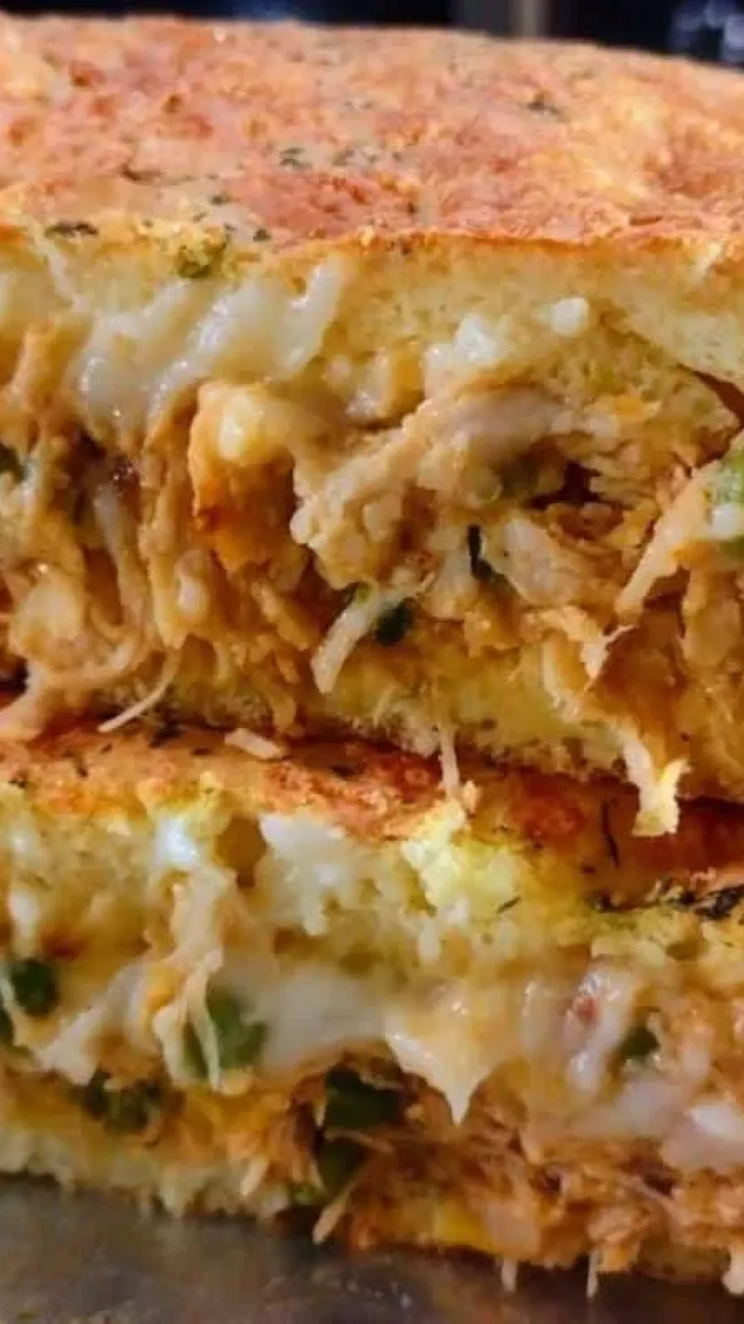 Torta de frango cremosa com massa leve feita no liquidificador e pronta bem rapidinho