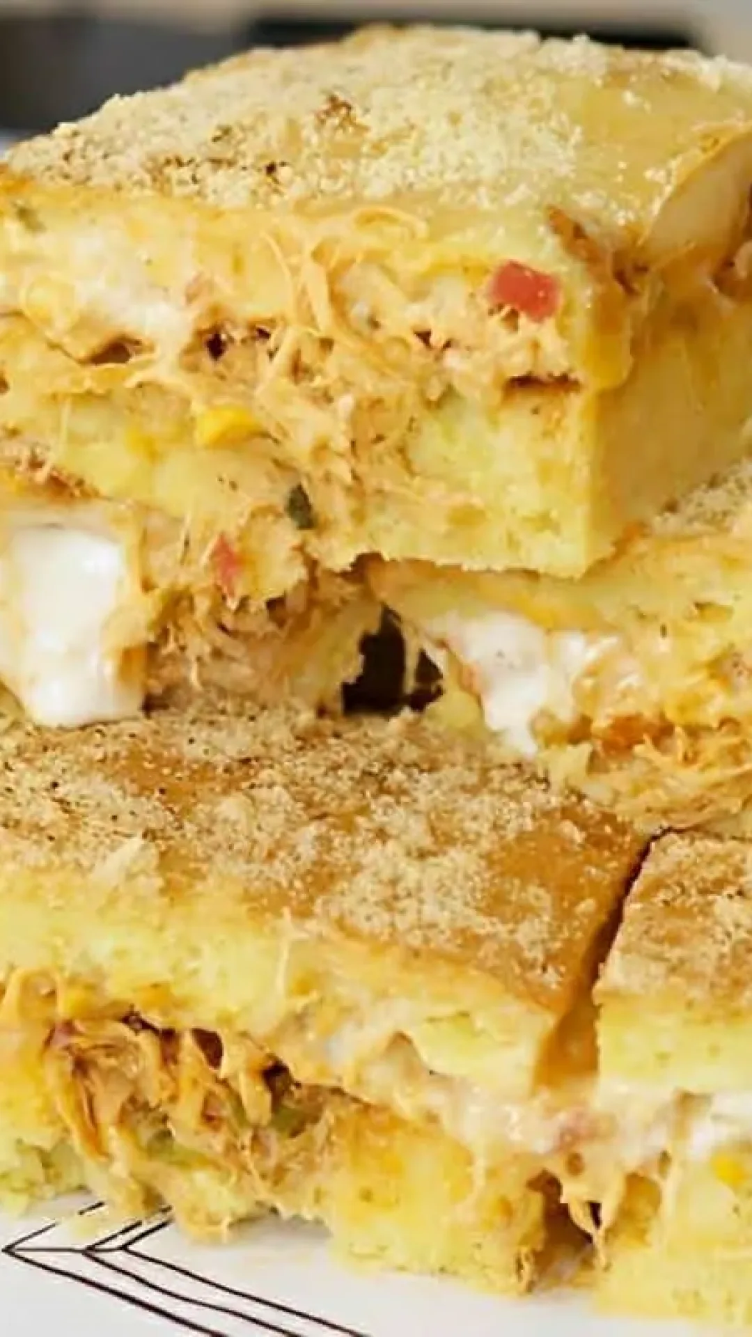 Torta de frango de liquidificador com massa deliciosa e um recheio maravilhoso