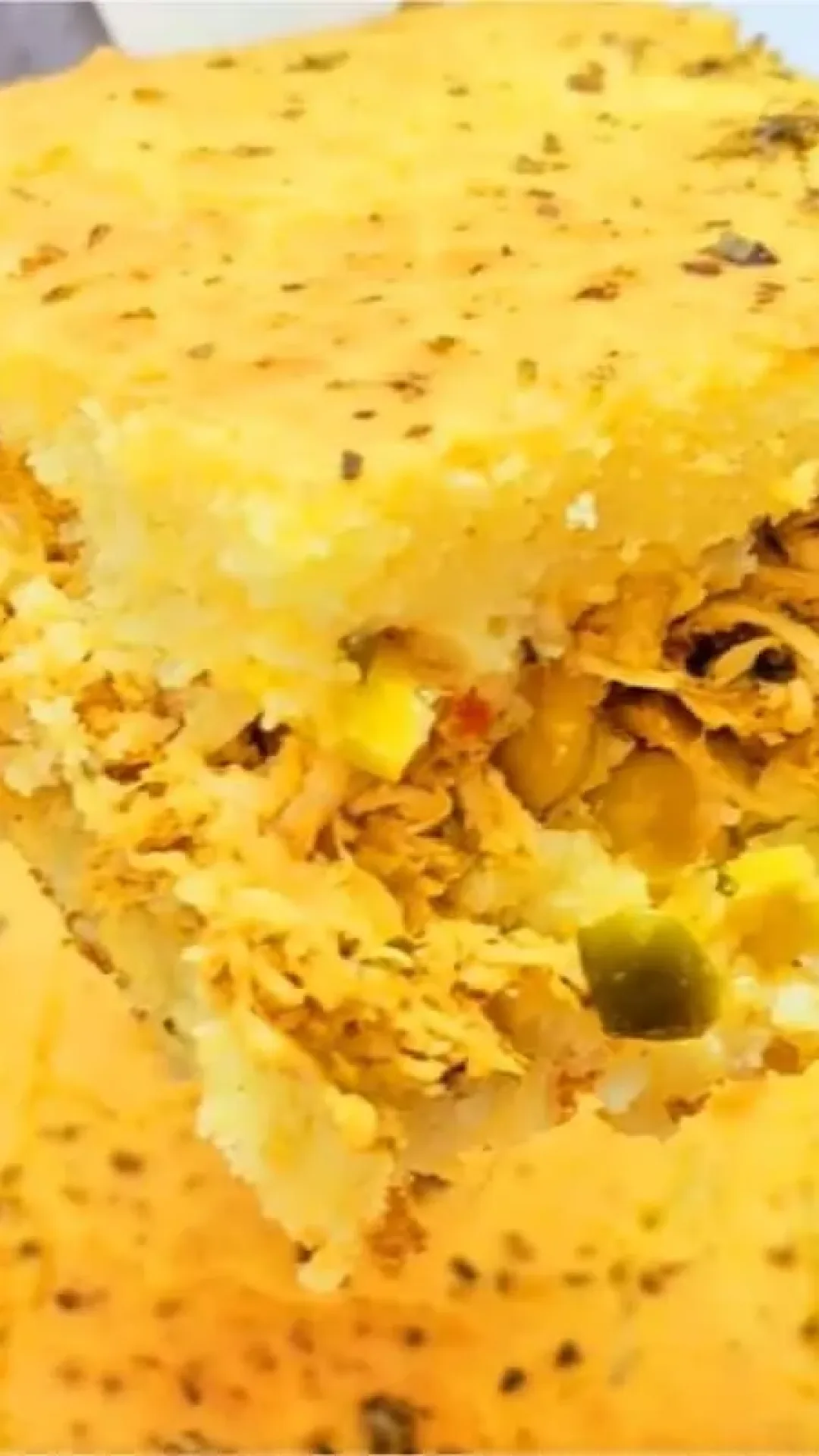 Torta de frango sem trigo, prática, recheada e boa pra qualquer refeição do dia