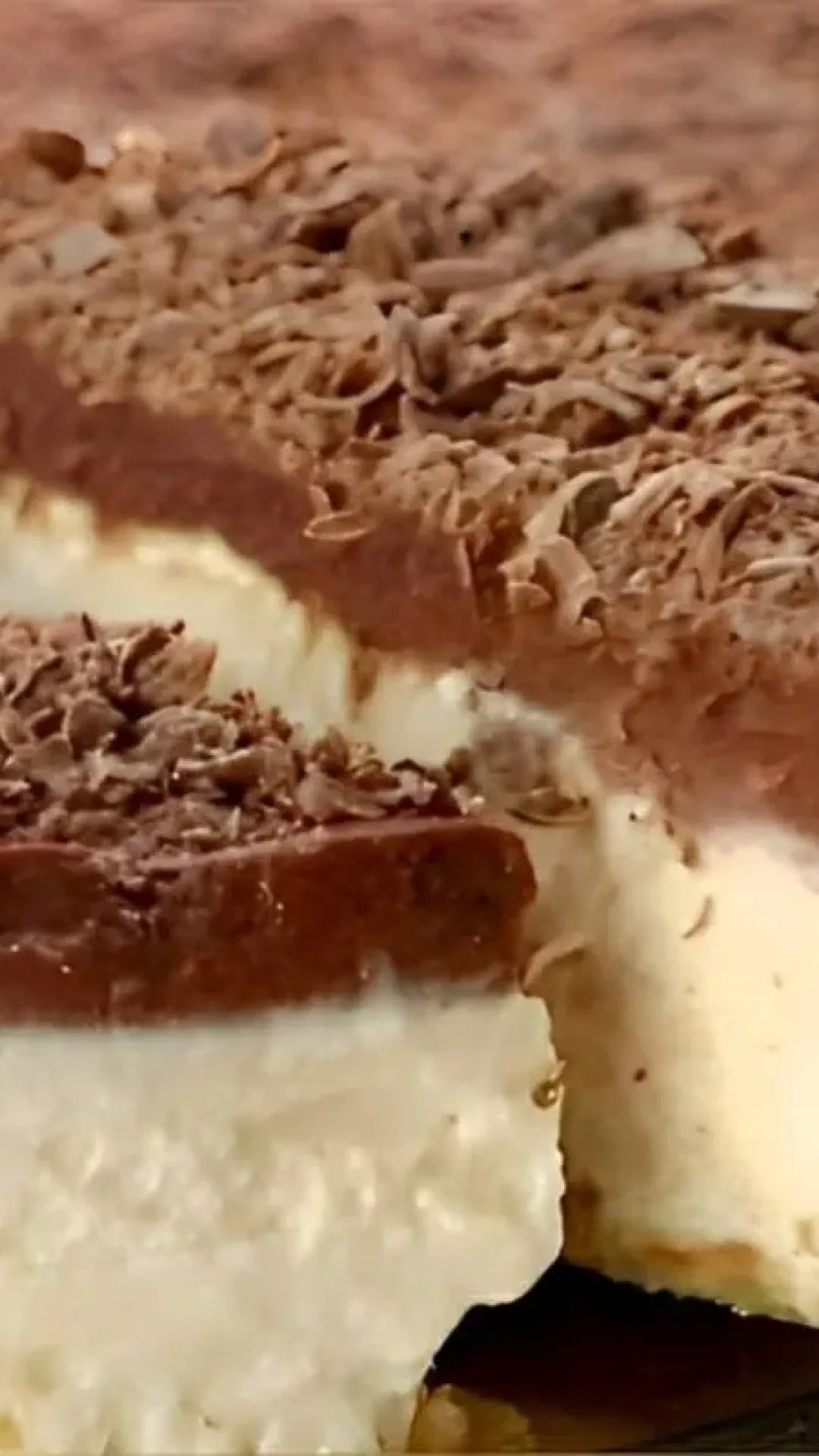 Torta de limão com cobertura de chocolate uma sobremesa deliciosa pronta em minutos
