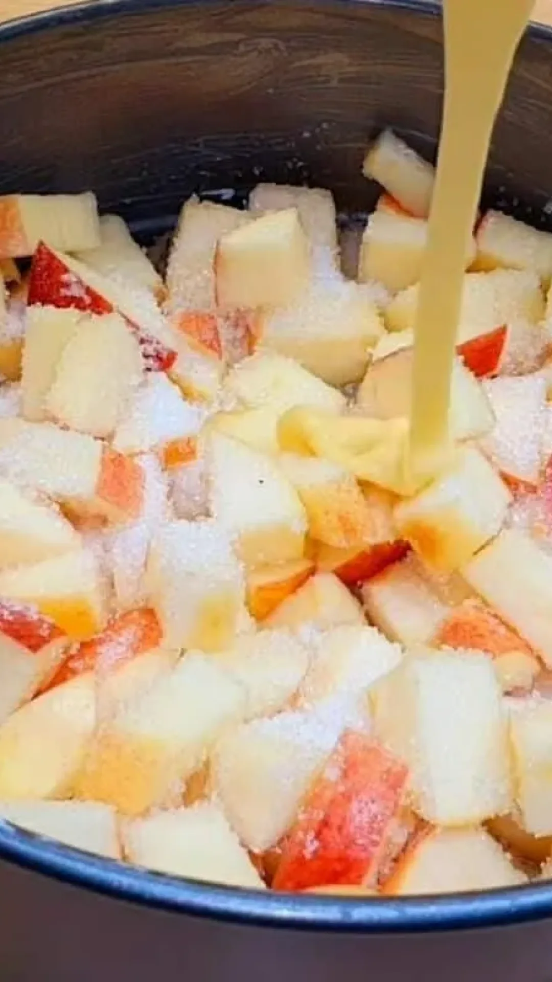 Torta de maçã, uma sobremesa simples e muito saborosa, que fica pronta em poucos minutos