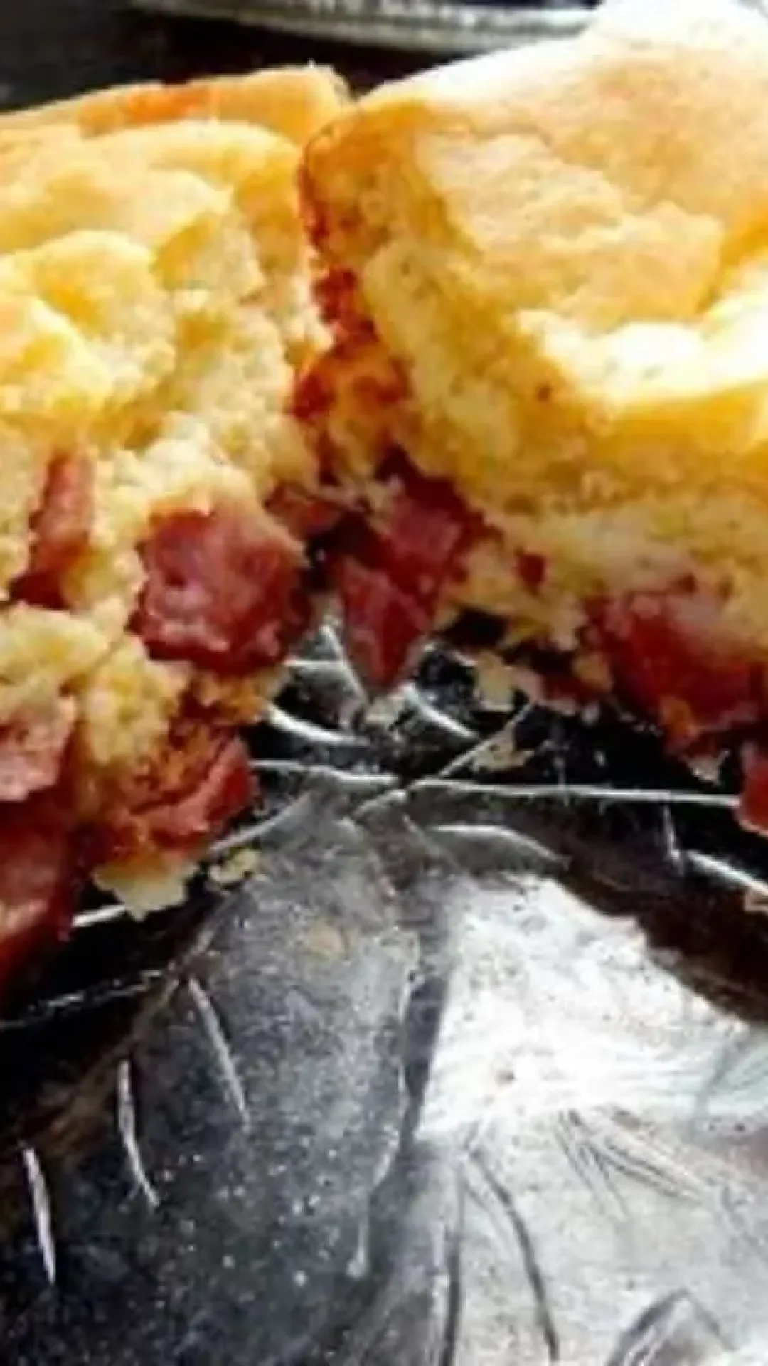 Torta de milho e calabresa feita no liquidificador, prática de preparar e irresistível