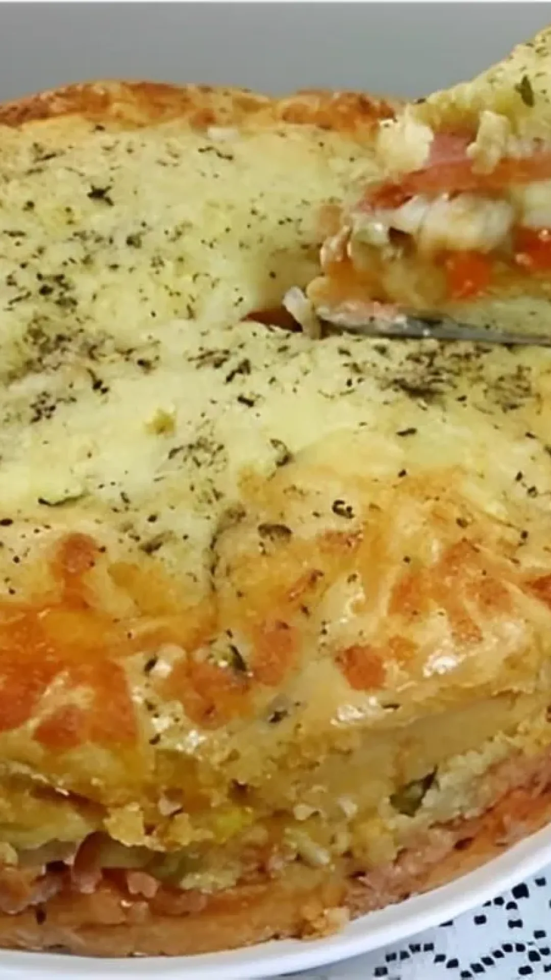 Torta portuguesa derrete na boca feita com ingredientes que você tem em casa