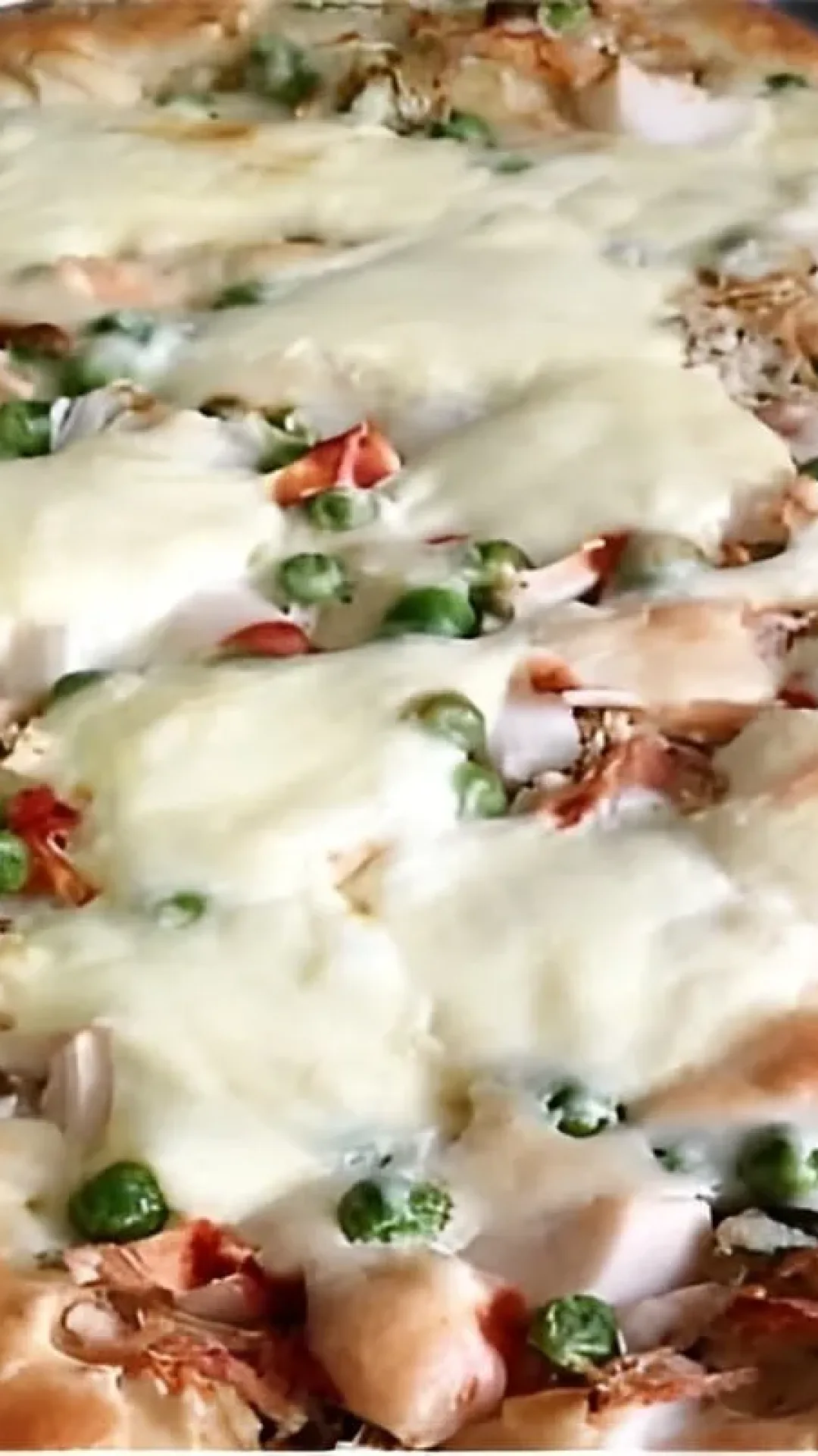 Torta salgada de liquidificador com recheio de frango ao requeijão uma delícia