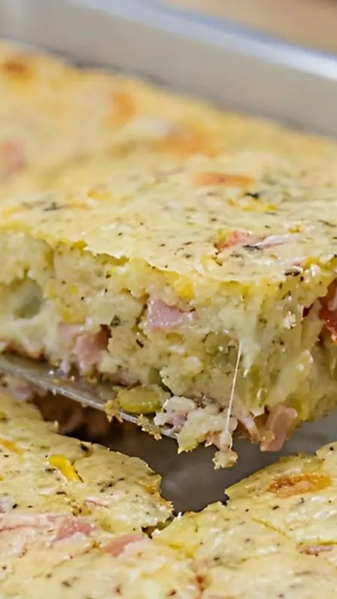 Torta salgada feita à mão é só misturar os ingredientes colocar recheio e assar no forno