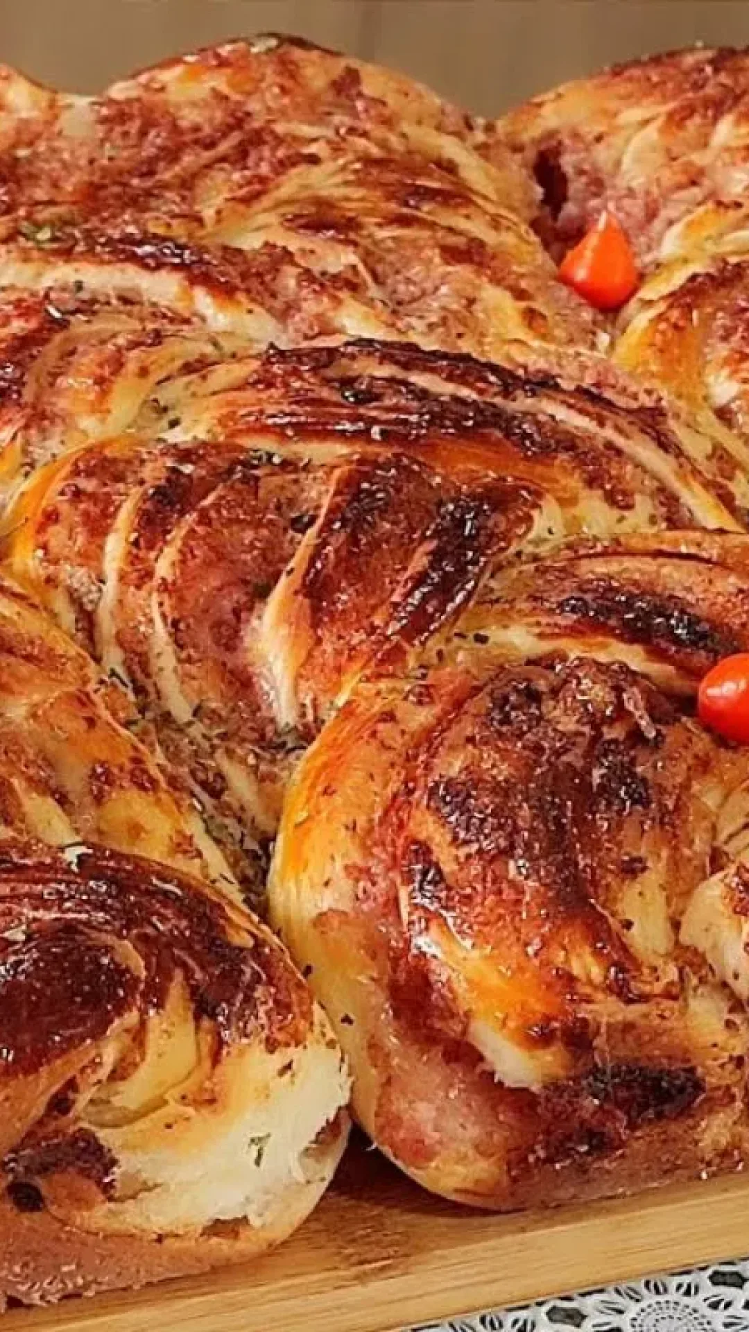 Trança de calabresa: um dos salgados mais gostosos que você vai fazer na sua cozinha