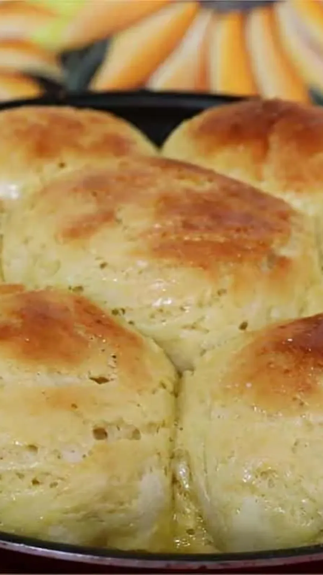 Troquei o pão francês do café da manhã por esse pão de frigideira fofinho que fica pronto em 30 minutos