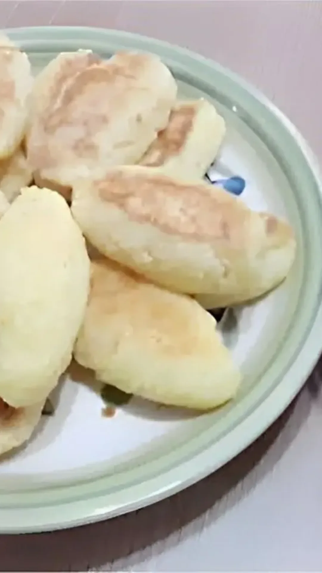 Troquei o pão francês pelo pão de tapioca de liquidificador e meu café da manhã ficou muito mais leve