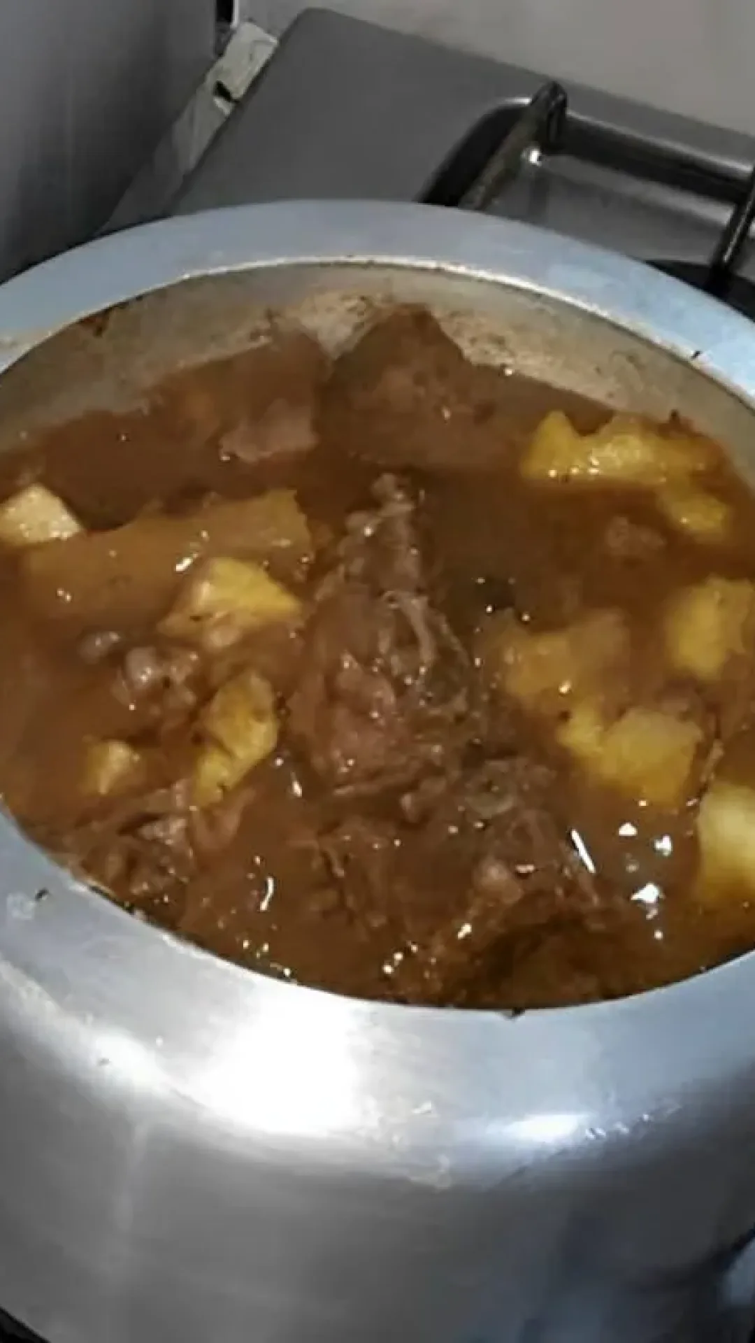 Vaca atolada deliciosa e suculenta um prato simples e fácil para servir no almoço ou jantar
