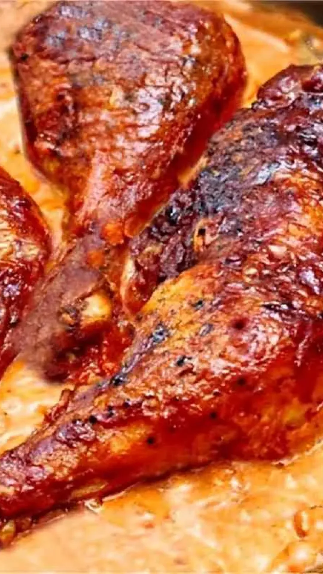 Veja como preparar sobrecoxa de frango assada suculenta com um molho secreto delicioso