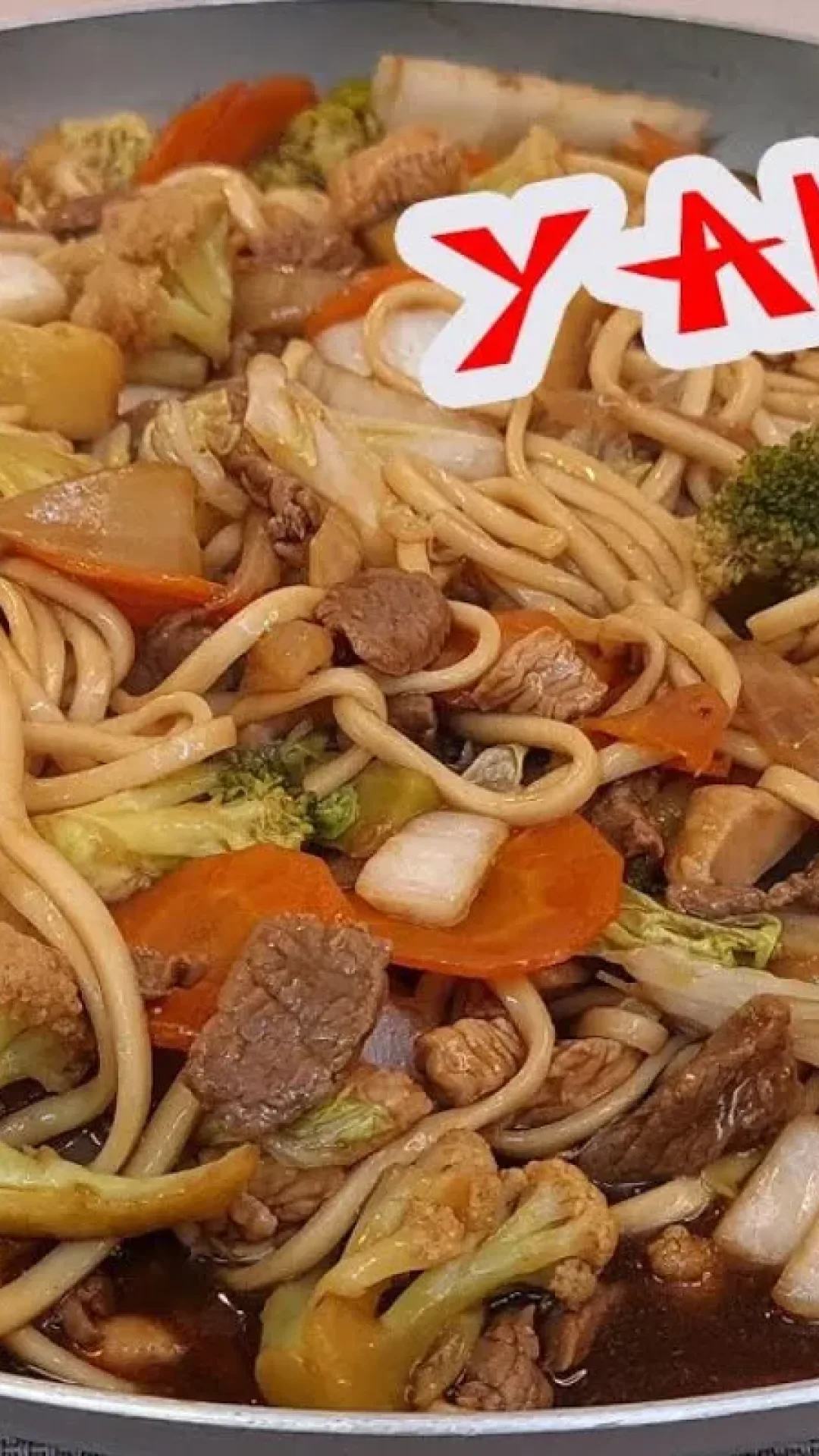 Yakisoba caseiro com o macarrão bem soltinho igual de restaurante de shopping