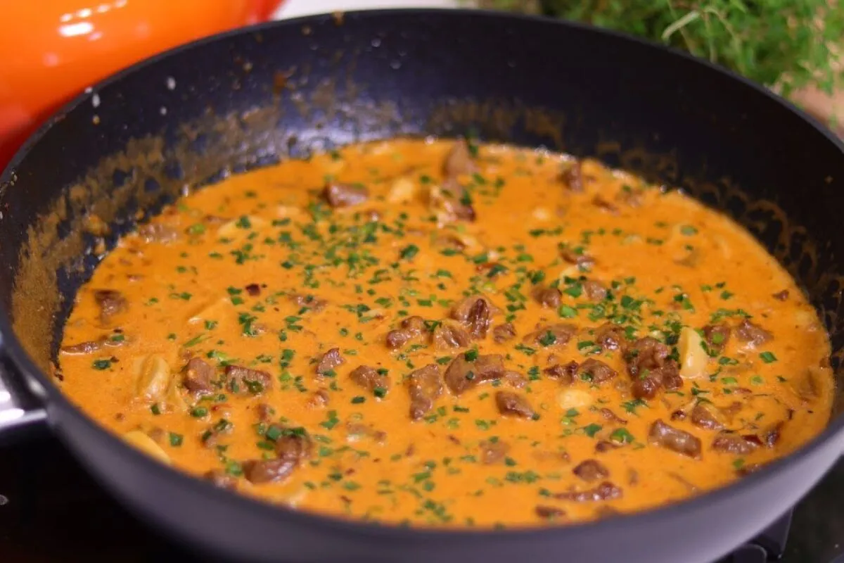 Strogonoff de carne com um segredo profissional para deixar