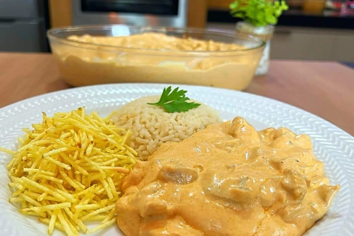 Strogonoff de carne de porco: veja como preparar essa carne de um jeito super suculento e cremoso para diferenciar o seu almoço em família