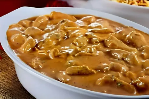 Strogonoff de carne delicioso e fácil de fazer para o seu al