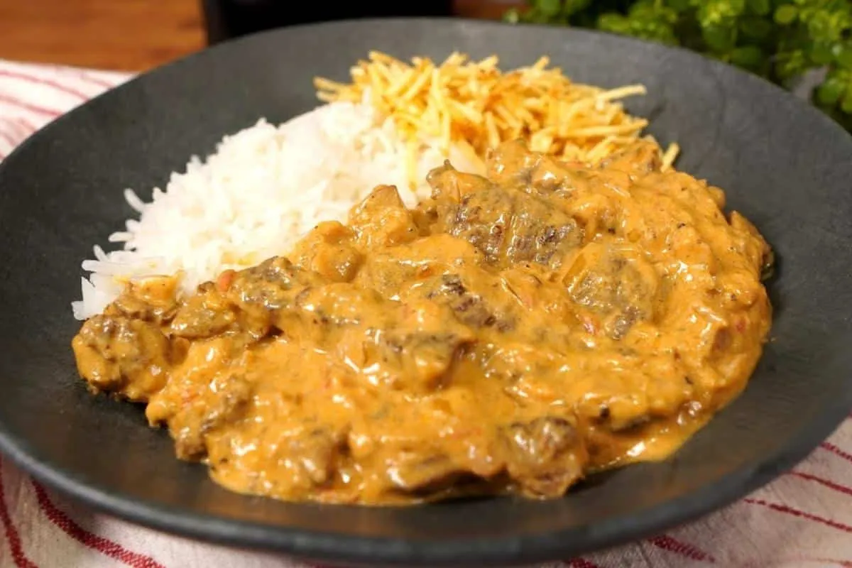 Strogonoff de carne perfeito: aprenda qual é a melhor carne