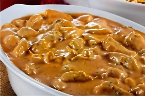 Strogonoff de carne tradicional uma receita de restaurante p