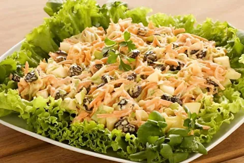 Sua mesa da ceia vai ficar completa com essa salada de natal