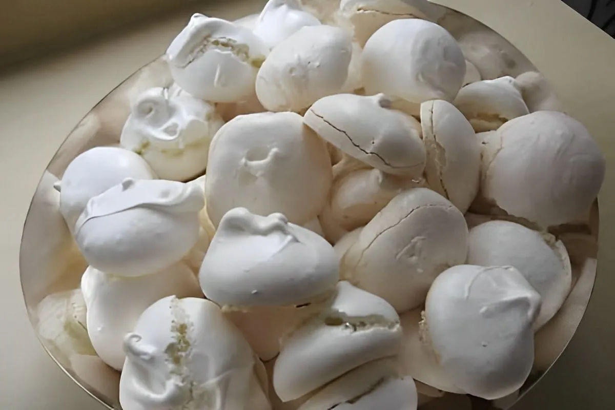 Suspiro caseiro prático e delicioso para comer como docinho