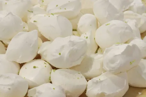 Suspiro caseiro super sequinho por fora e macio por dentro: 