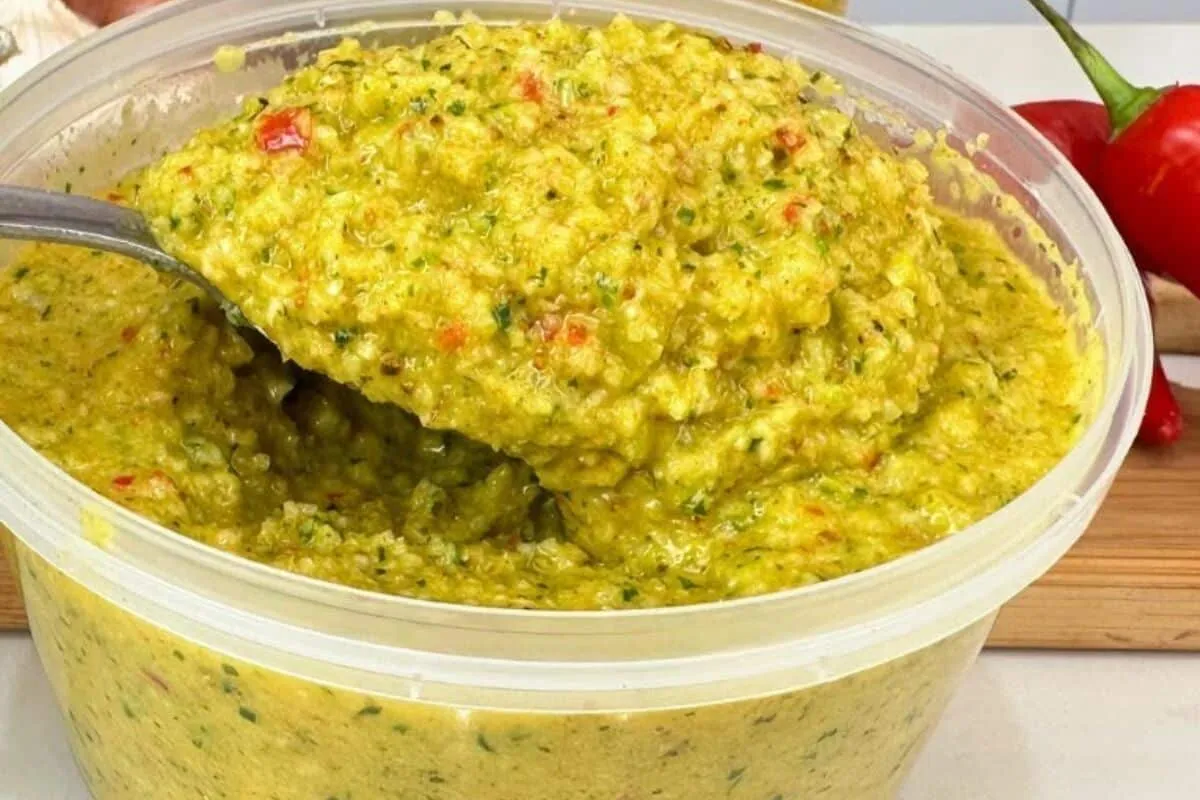 Tempero pronto caseiro para frango e peixe que facilita o se