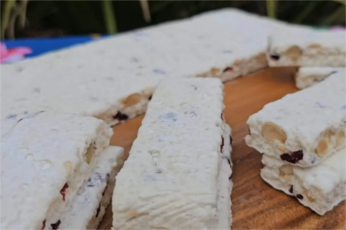Torrone caseiro de natal tipo americano: doce fácil e rápido