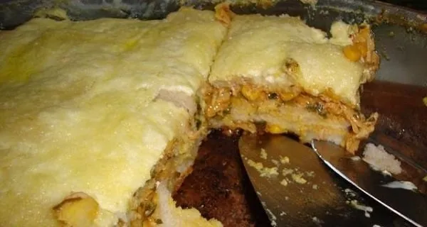 Torta Assada de Pão de Forma Recheada com Creme de Milho e F