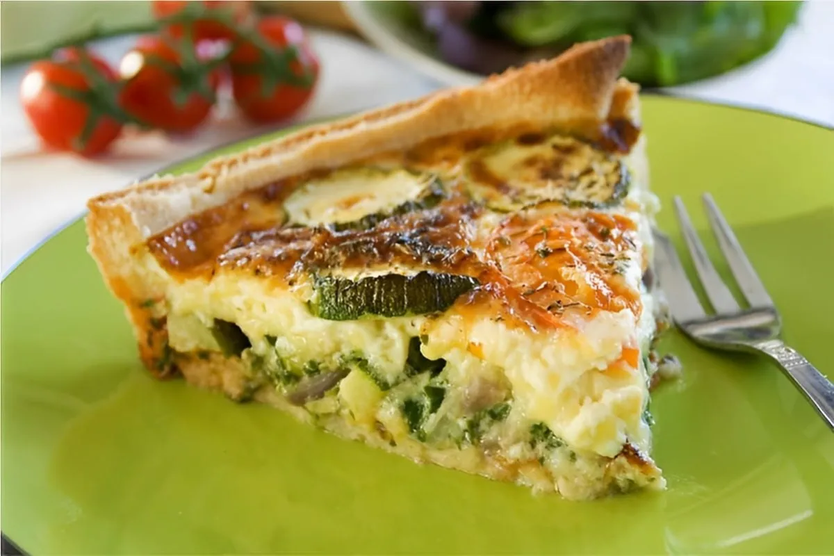 Torta de abobrinha com queijo parmesão um lanche saudável e